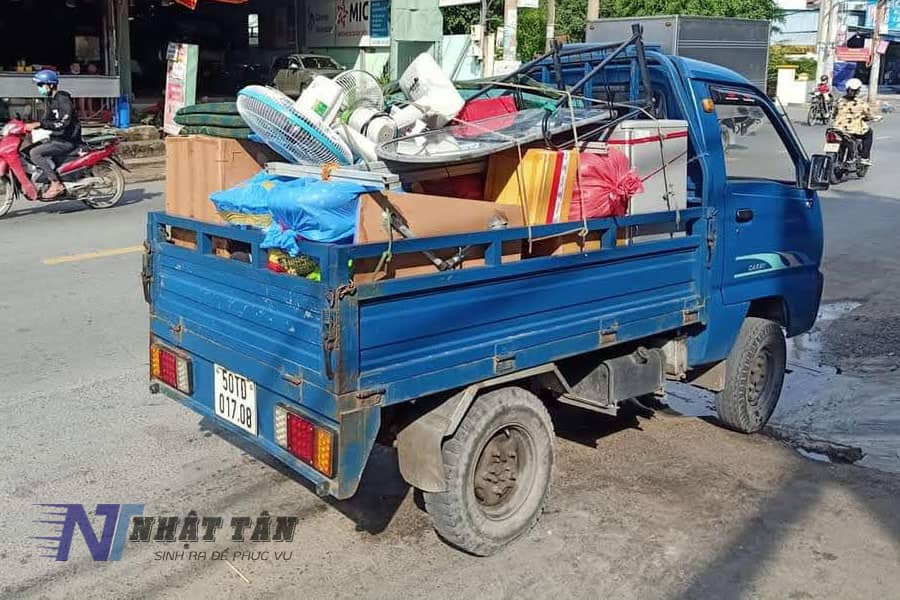 hỗ trợ bốc hàng lên xuống xe ba gác