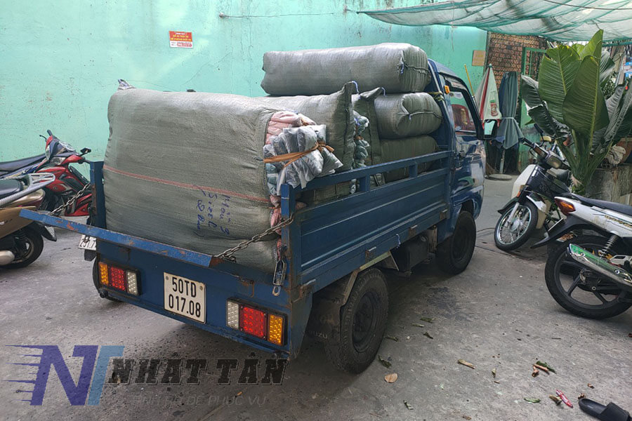 Xe ba gác quận 6 vận chuyển quần áo thời trang