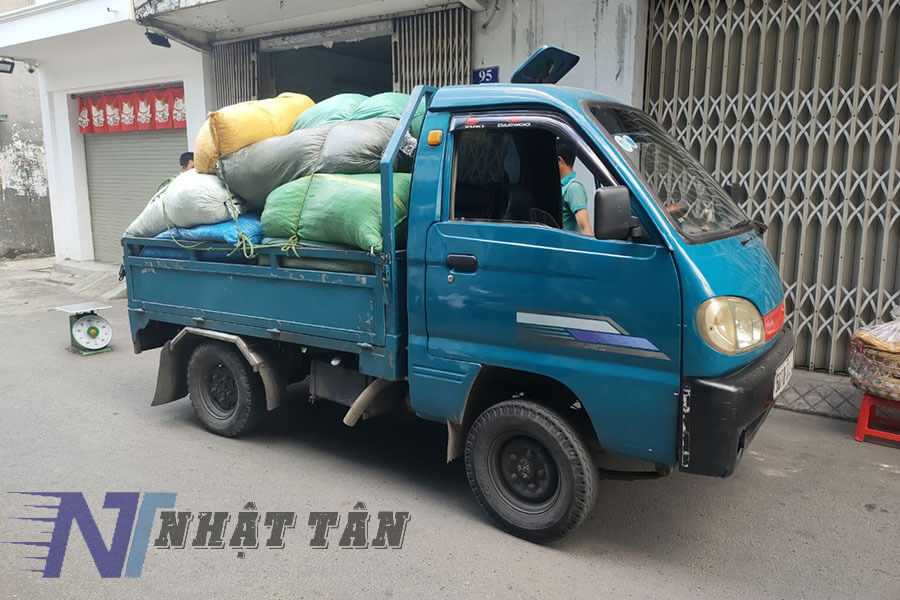 Xe ba gác chở vật liệu công ty sản xuất