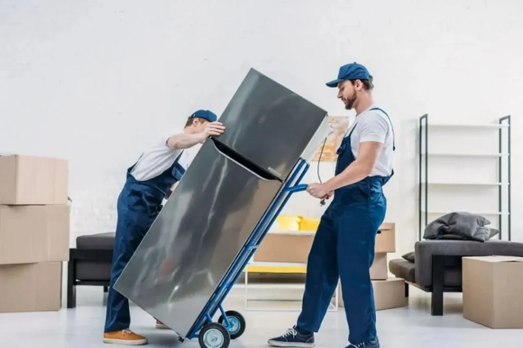 Cách chở tủ lạnh bằng xe máy